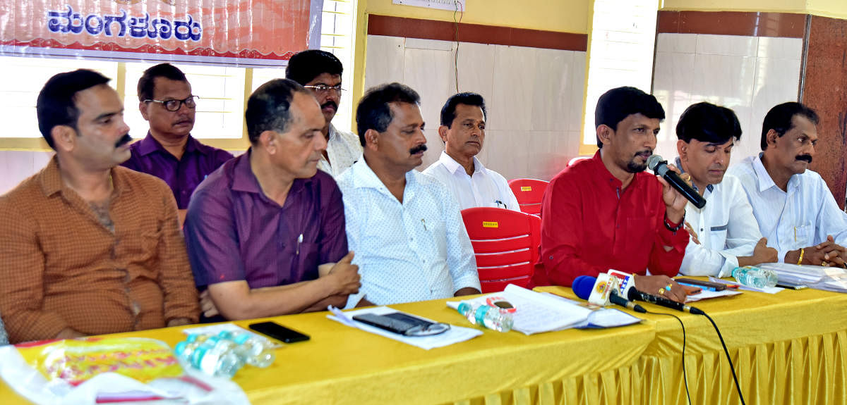 Patla Sathish Shetty, founder–president of Yakshadhruva Patla Foundation, addresses a press meet in Mangaluru on Saturday.