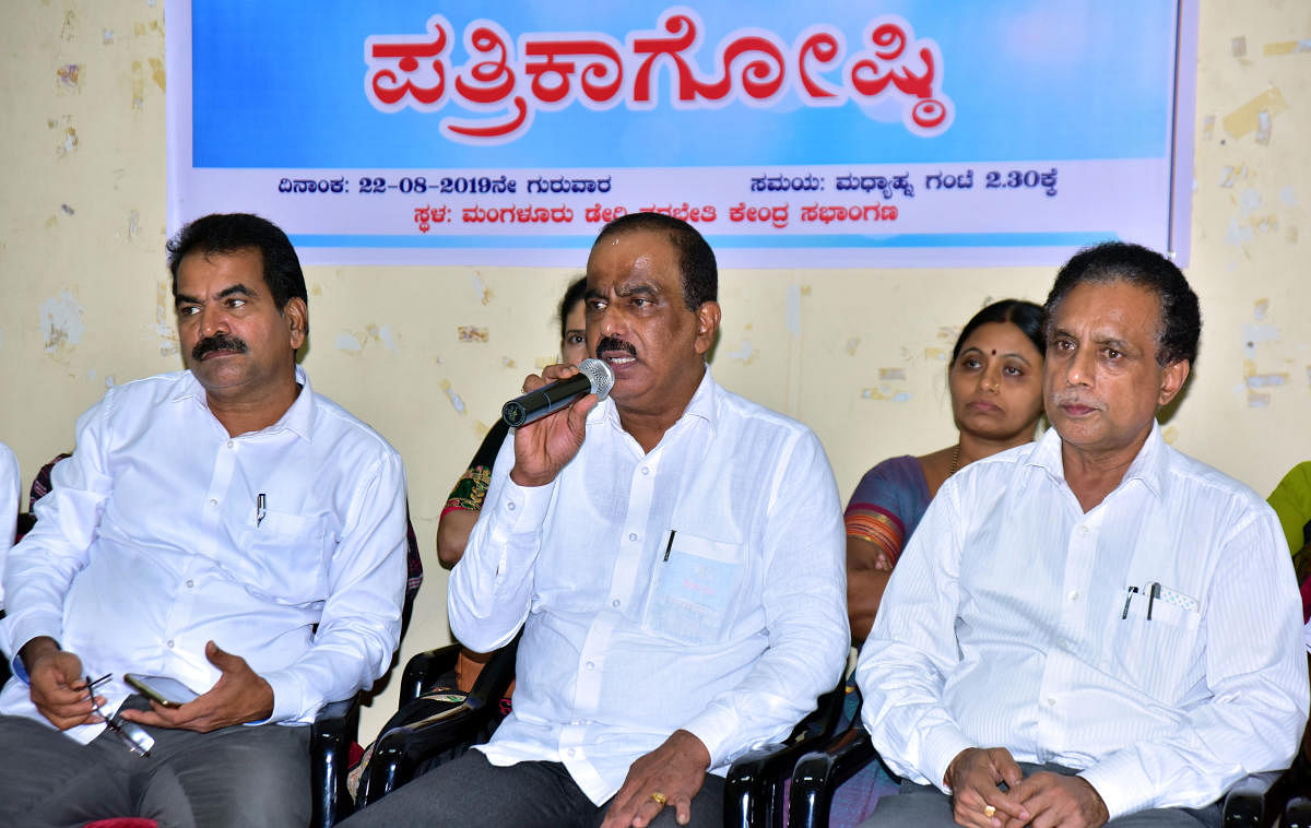 Dakshina Kannada Milk Producers Union Ltd President K Raviraj speaks to medaipersons in Mangaluru.