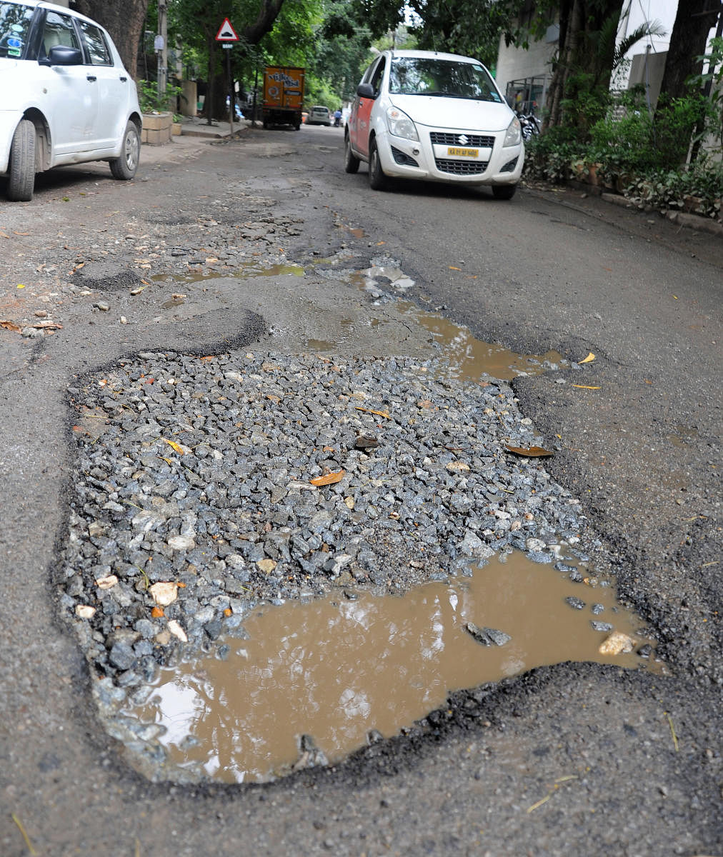 A pothole-ridden road in Indiranagar. (DH Photo)
