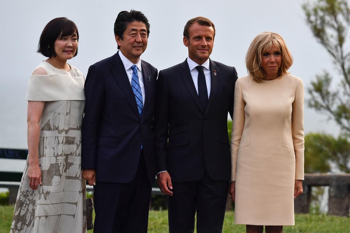 French President Emmanuel Macron (2nd R), and his wife Brigitte welcome Japanese Prime Minister Shinzo Abe (2nd L) and his wife Akie Abe at the Biarritz lighthouse, southwestern France, ahead of a working dinner on August 24, 2019. (Photo by AFP)
