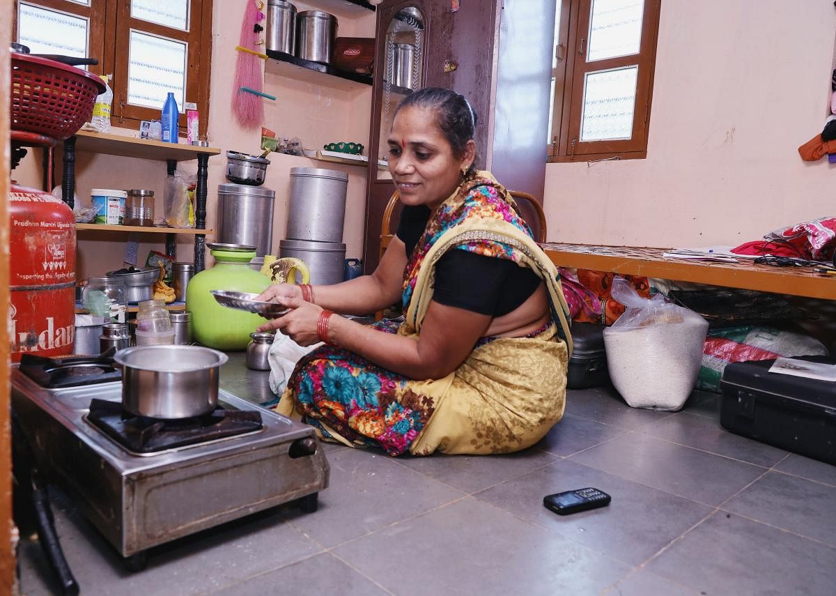 A member of Desai family in Ingalagi, Bagalkot taluk, cooks food in a room spared for the flood-hit family by a villager, who himself was the beneficiary of the generosity of the Desagati family in 2009 floods. DH PHOTO