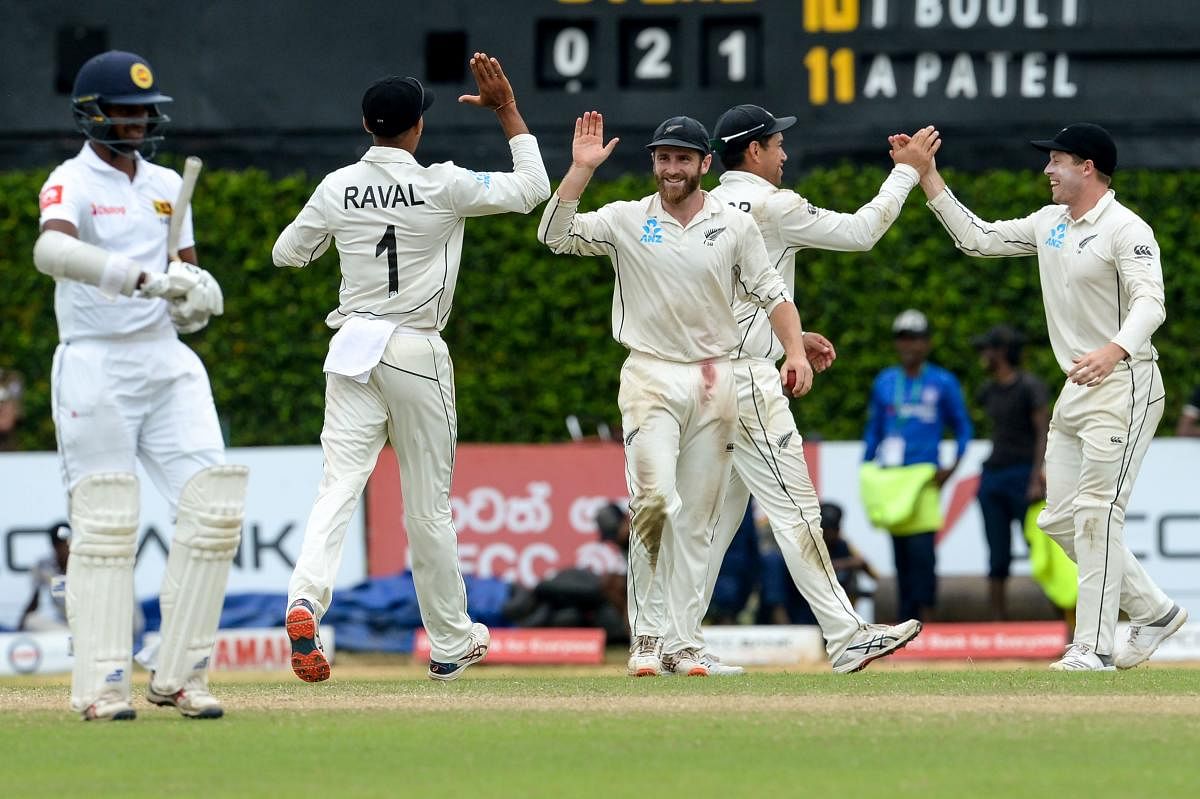 New Zealand's cricket captain Kane Williamson (C) celebrates with his teammates after victory in the final cricket Test match between Sri Lanka and New Zealand at P. Sara Oval cricket stadium in Colombo. (AFP Photo)