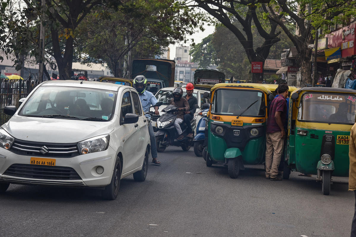 There are many complaints about the services offered by cabs and auto-rickshaws. DH FILE PHOTO