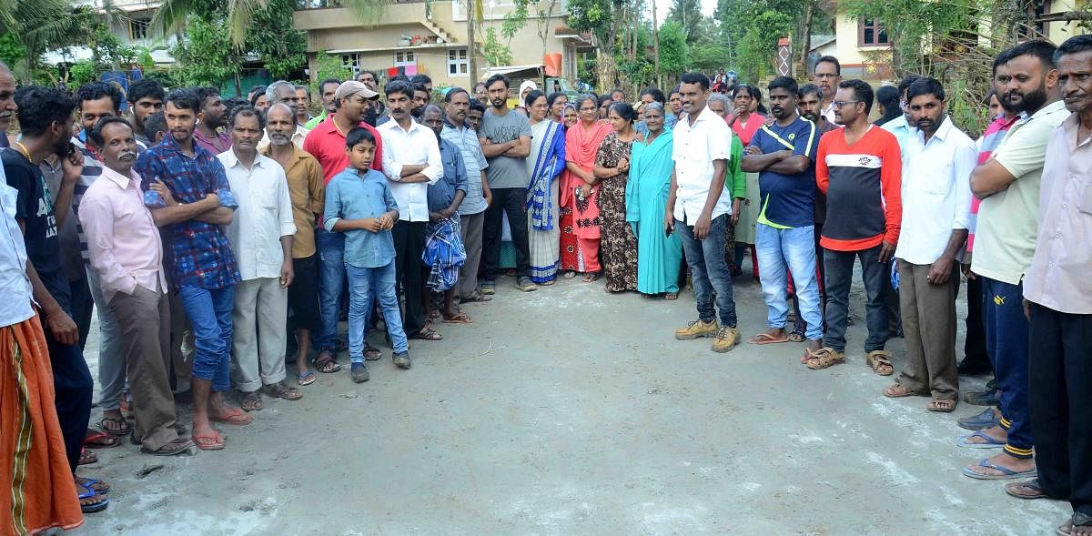 People from flood-hit Kumbaragundi village near Siddapura staged a protest after the chief minister skipped his visit to the area, during his Kodagu visit on Thursday.