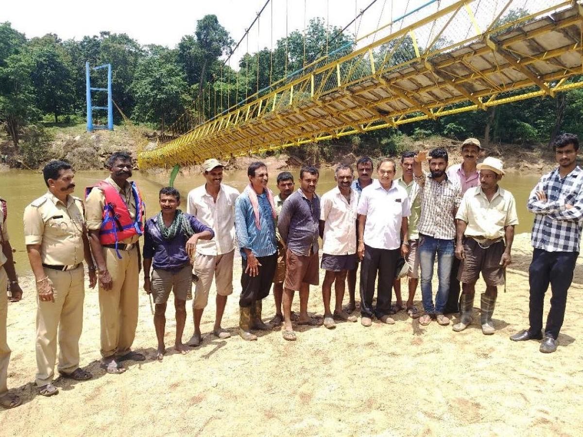 Experts visited the damaged hanging bridge at Balegadde in Chikkamagaluru district.