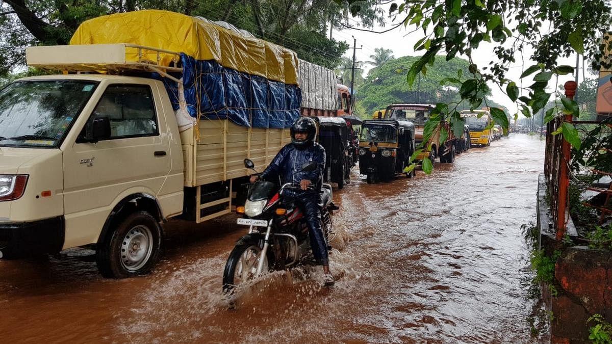 Motorists have a torrid time in negotiating the flooded National Highway-66 in Bhatkal, Uttara Kannada district, on Saturday. The coastal region of U-K district has been experiencing heavy showers since Friday. DH PHOTO