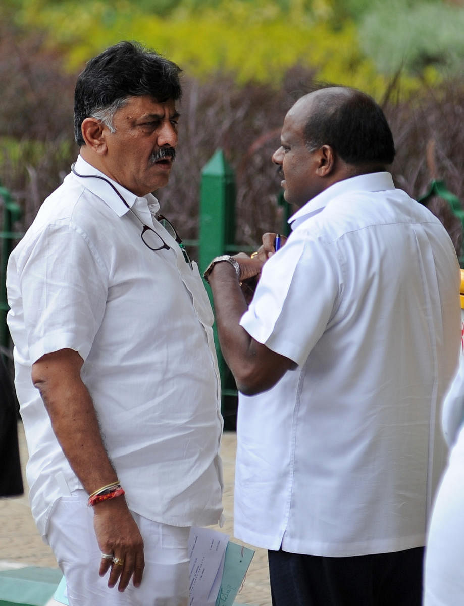 Chief Minister HD Kumaraswamy and Minister DK Shivakumar talk outside of at Vidhana Soudha. | DH File Photo: Pushkar V