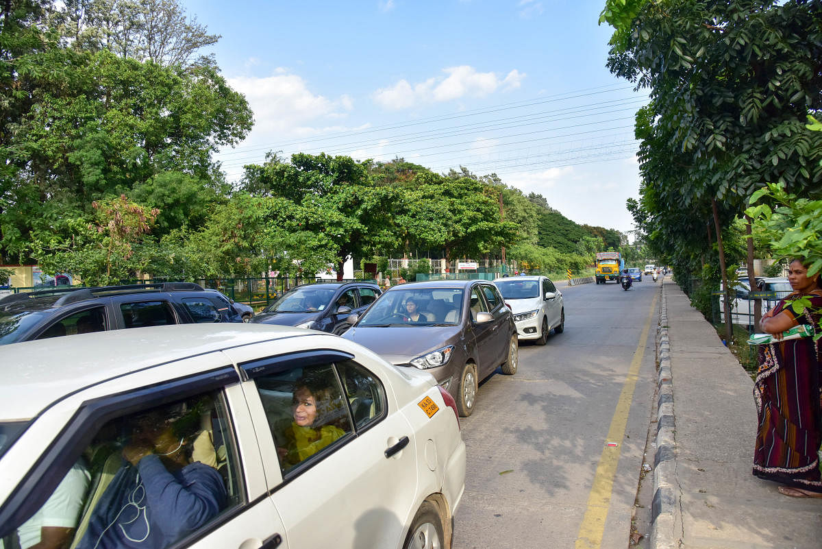 A BBMP engineer acknowledged the right of pedestrians on the footpaths and the duty of the civic authorities to protect the pedestrians’ interests and safety.