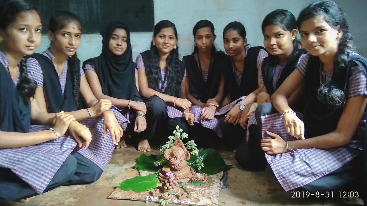 Plant-a-Ganesha idol prepared by students of Vandse Govenment PU College, Kundapur.