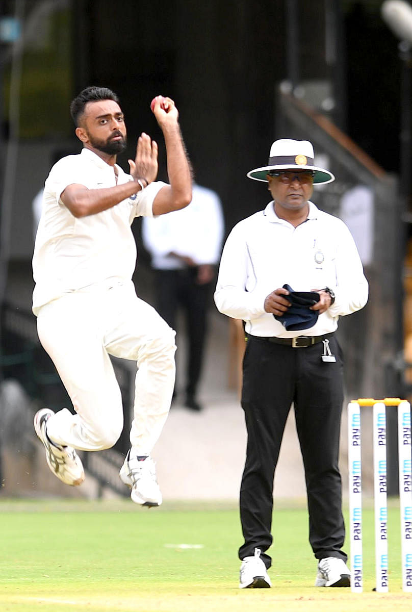India Red's Jaydev Unadkat claimed four wickets against India Green on the opening day of the Duleep Trophy final at the M Chinnaswamy stadium in Bengaluru on Wednesday. DH Photo/ Srikanta Sharma R