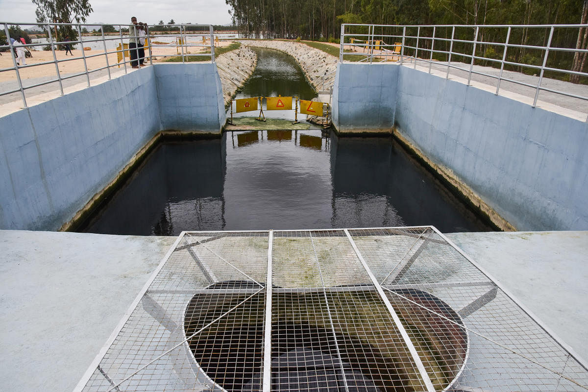 The government says the treated sewage water from KC Valley is meant to recharge the lakes in Kolar and Chikkaballapur. The picture shows the pumping station at Lakshmisagara Lake in Kolar. DH FILE PHOTO