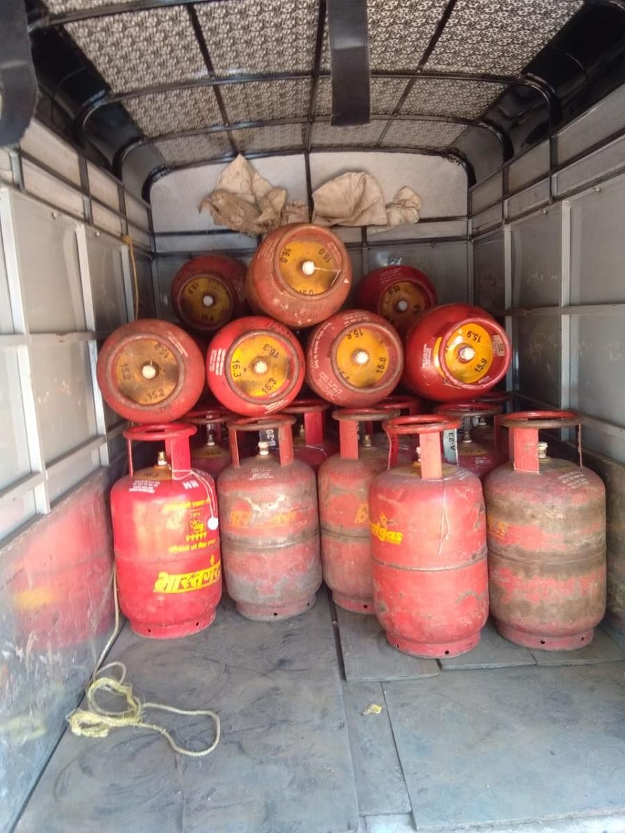 LPG, Kerosene Dealers and Petrol dealers till now had to renewal their license every year or every three years. (DH File Photo)