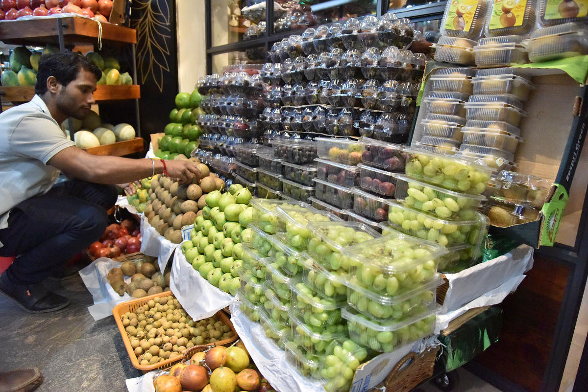 Shops selling fruits and vegetables are no longer allowed to use plastic film for packaging