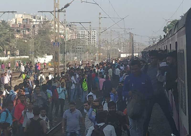 The epicentre of protests was the Nalasopara station on the Western Railway. (DH Photo)