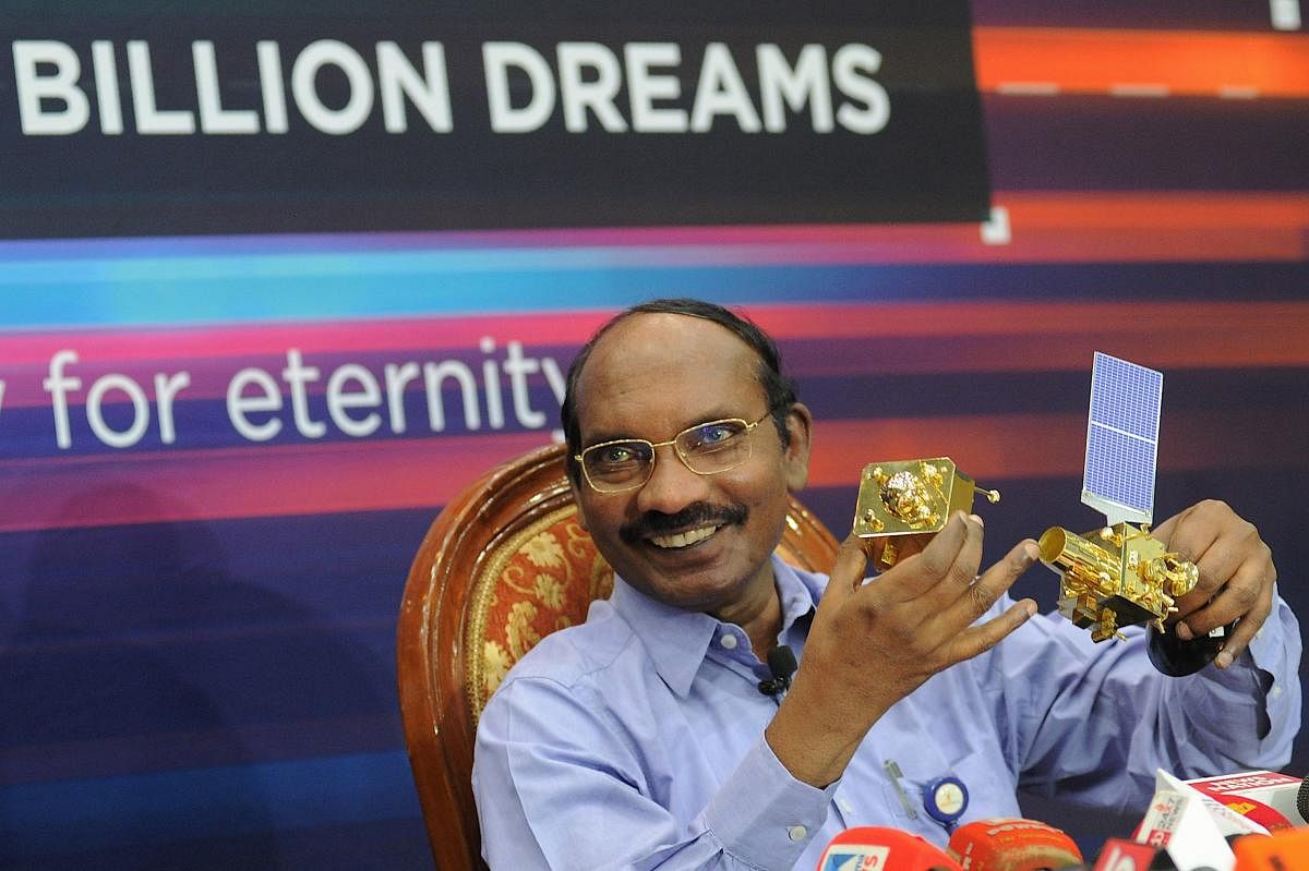 Indian Space Research Organisation (ISRO) Chairman Kailasavadivoo Sivan holds up a model of the Chandrayaan-2 spacecraft during a press conference at the ISRO headquarters in Bangalore on August 20, 2019. (Photo by Manjunath Kiran / AFP)