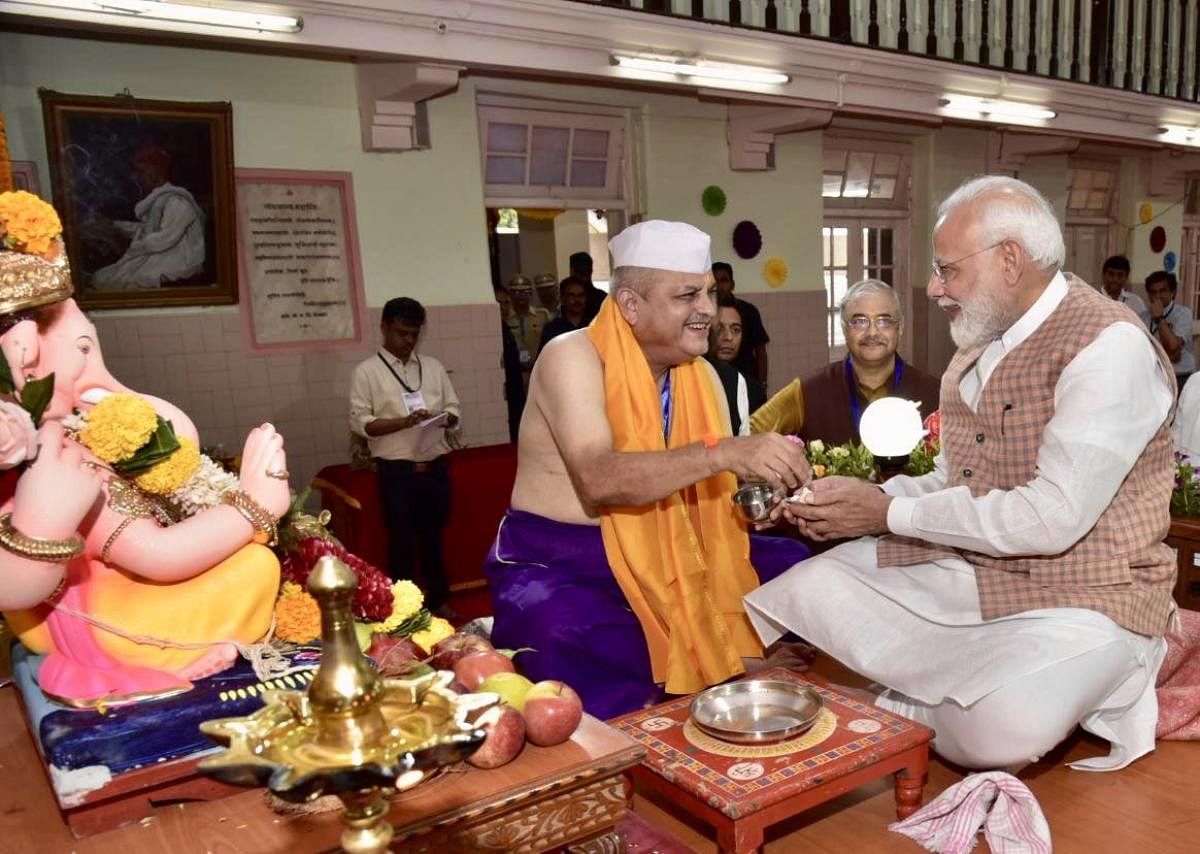 Prime minister Narendra Modi took darshans of Lord Ganesha. (DH Photo)