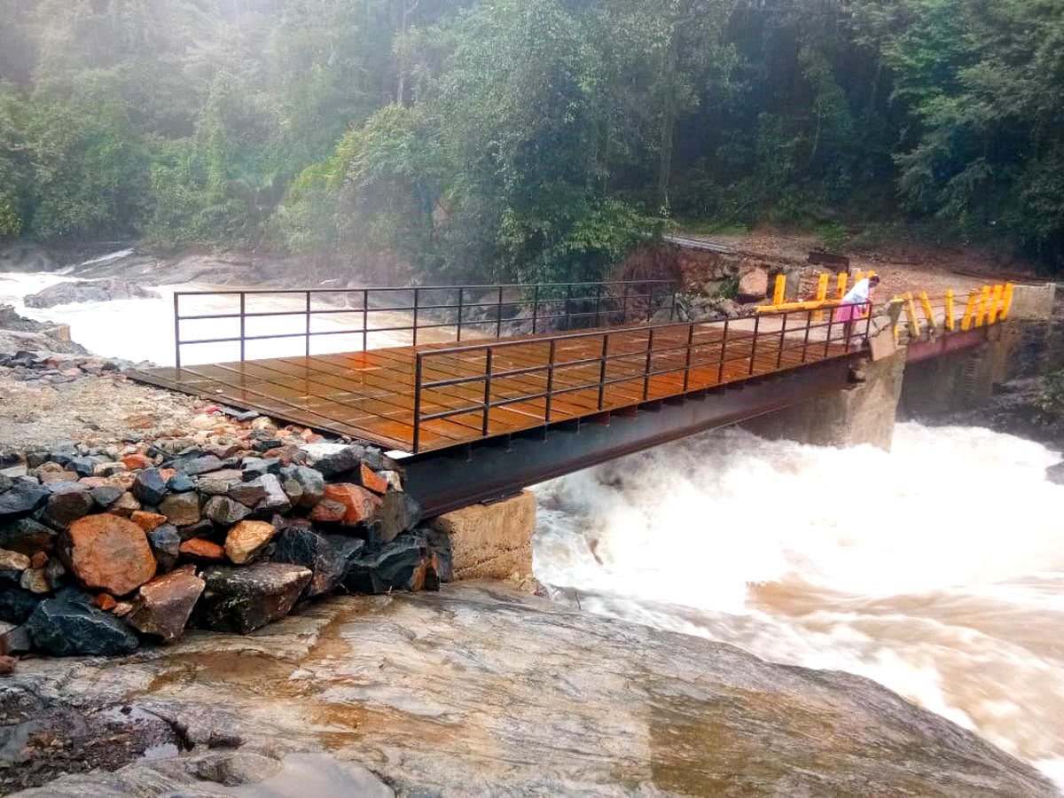 The steel bridge that connects Banjarumale is ready.