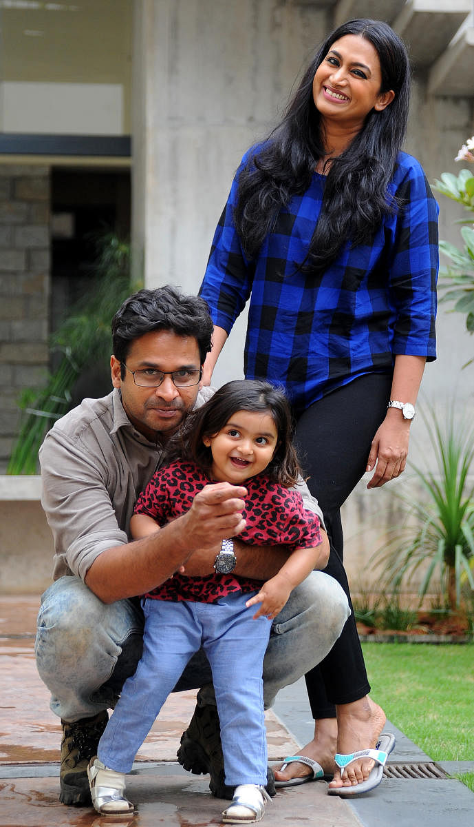 Actress Shwetha Srivatsav with daughter Ashmitha and husband Amith Srivatsav. DH Photo by Pushkar V