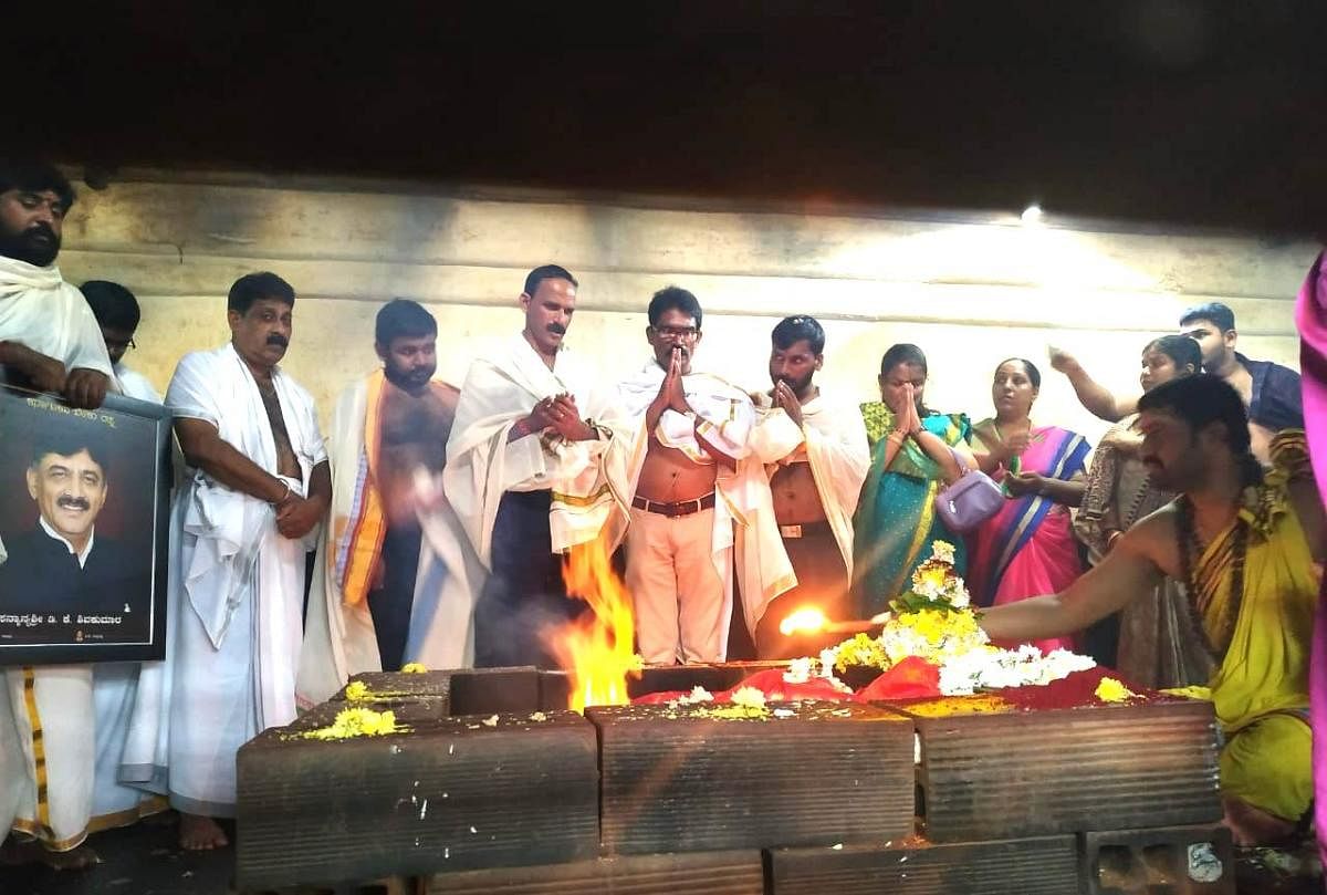 Family members and followers of former minister D K Shivakumar take part in Chandika Homa at Sri Mookambika Temple in Kollur on Monday.