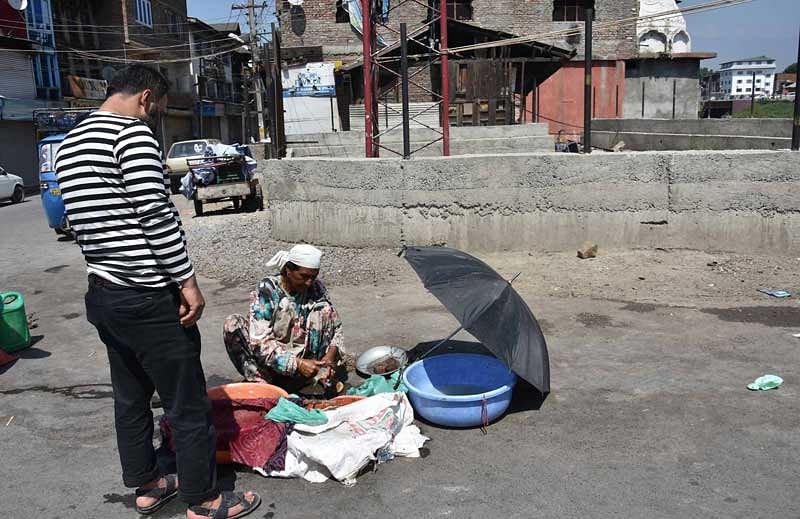 These fisherwomen hardly find any customers in the market. (DH Photo/Zulfikar Majid)