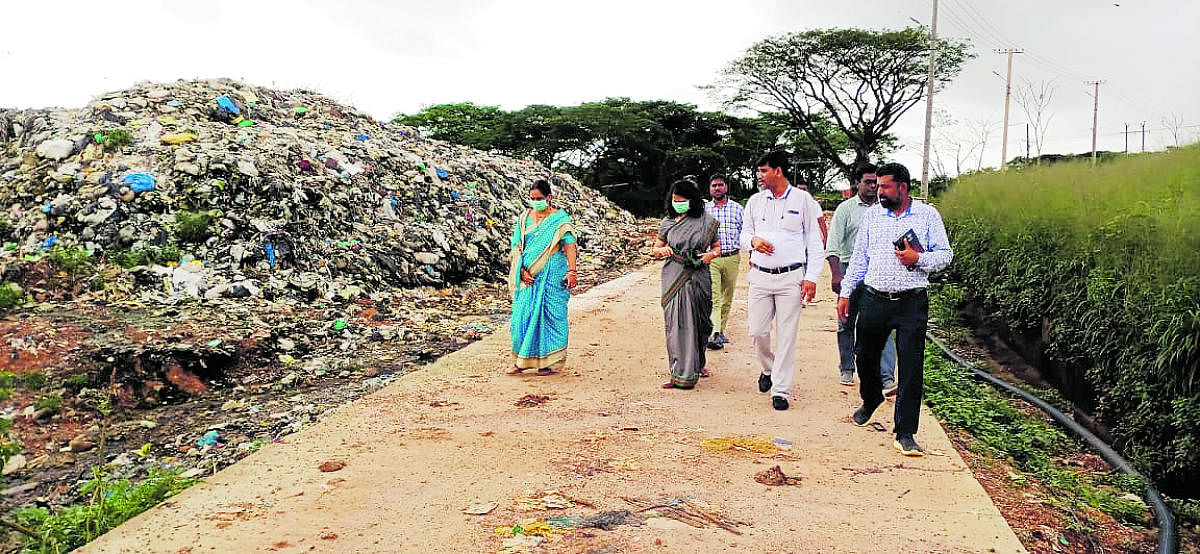 Dakshina Kannada Deputy Commissioner Sindhu Rupesh and other officialsvisited the garbage slide-affected areas of Pacchanady on Wednesday.