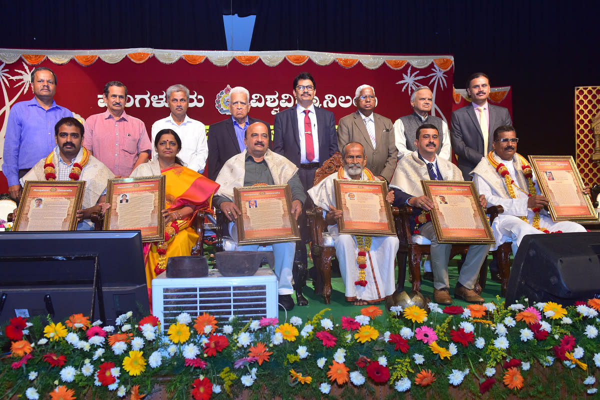 Achievers from various fields were felicitated during the 40th Foundation Day of Mangalore University in Mangalagangothri on Thursday.