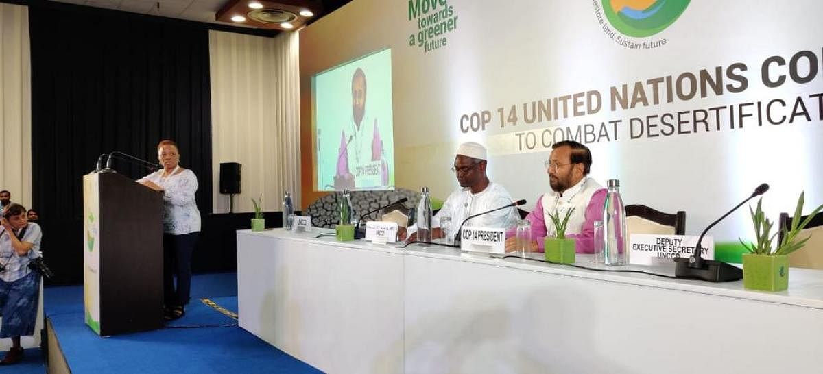 Union Minister of Environment Prakash Javdekar and President COP14 addressing a press conference following the COP's 14th session./Twitter