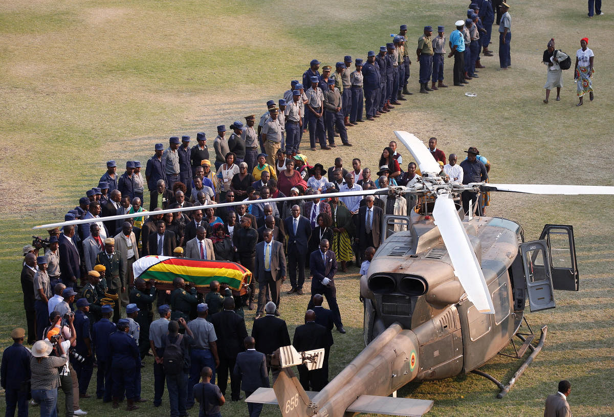 The casket carrying the body of former Zimbabwean President Robert Mugabe is carried to the military chopper after lying in state at the Rufaro stadium, in Mbare, Harare, Zimbabwe. (Reuters photo)