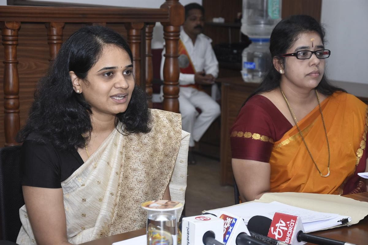 Deputy Commissioner Sindhu B Rupesh speaks to mediapersons in Mangaluru on Monday. DH Photo