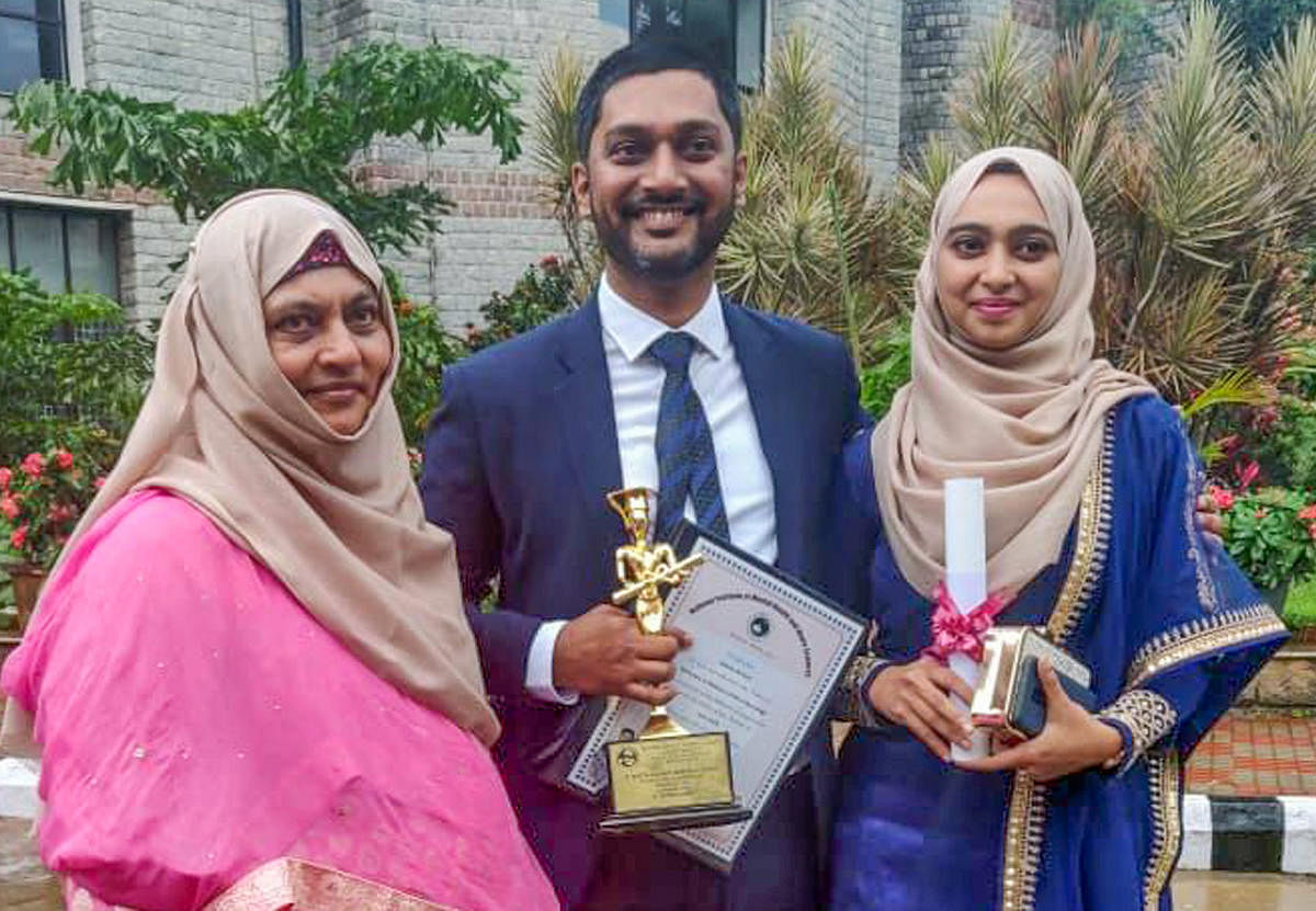 Dr Safwan Ahmed, Best Post Graduate Resident in Neurology, with his mother and wife at the 24th convocation of Nimhans. dh photo