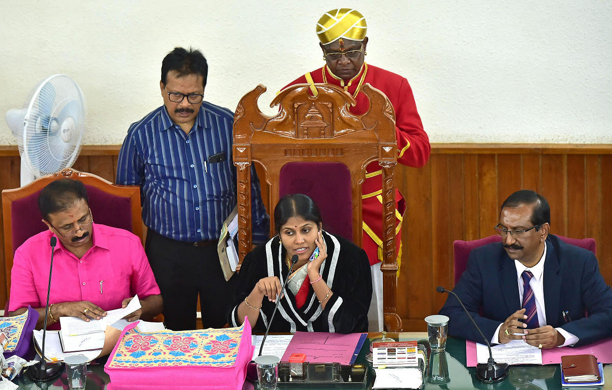 Mayor Gangambike Mallikarjun speaks at the council meeting on Wednesday as Deputy Mayor Bhadre Gowda and Commissioner B H Anil Kumar look on. Dh photo/Ranju P