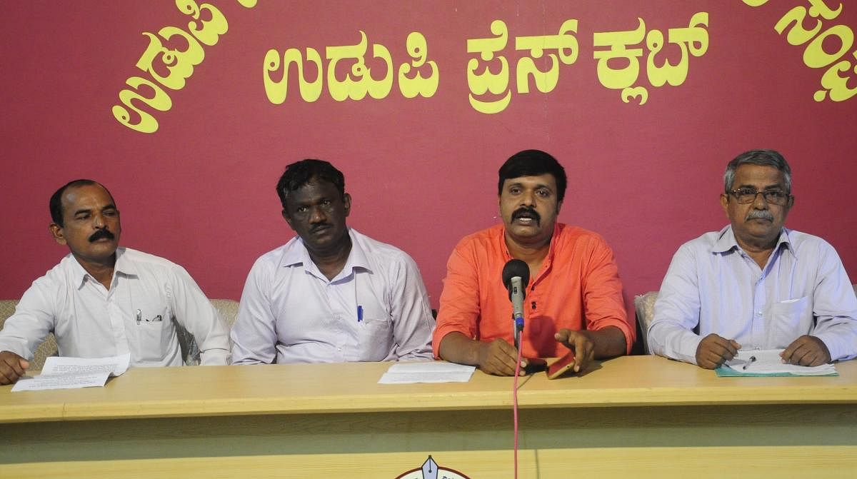 Suresh Kallagara, convener of the Coordination Committee of Udupi District Construction Workers’  Union, speaks to reporters in Udupi on Wednesday.