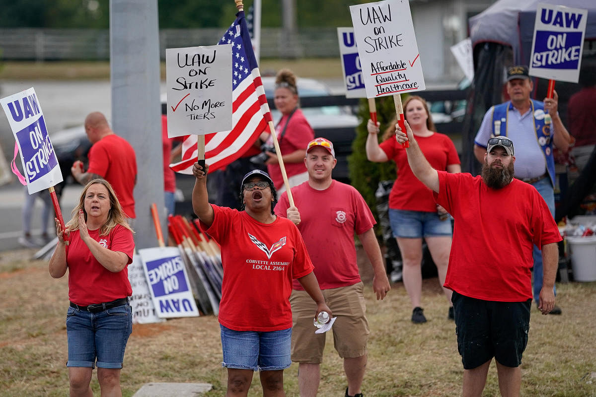 General Motors assembly workers and their supporters gather to picket outside the General Motors Bowling Green plant during the United Auto Workers (UAW) national strike in Bowling Green, Kentucky, U.S. (Reuters Photo)