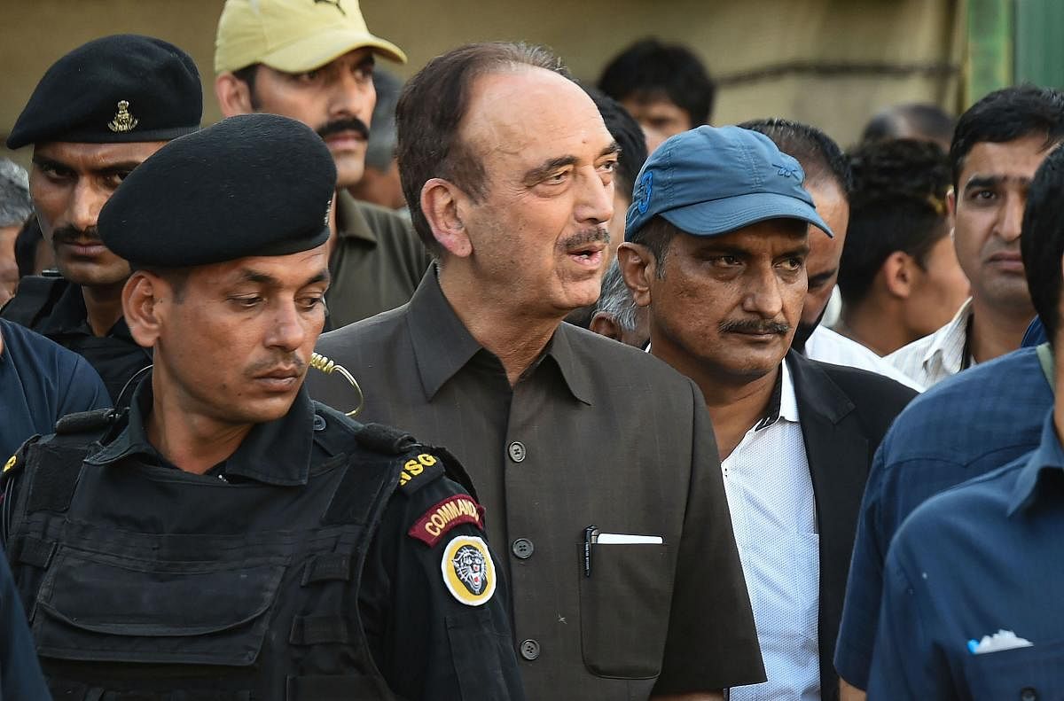 Congress General Secretary Ghulam Nabi Azad talks with transporters and houseboat owners at TRC, in Srinagar, Saturday, Sept. 21, 2019. Photo/PTI