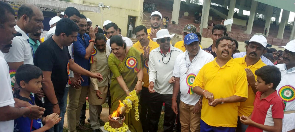 Senior Civil Judge Noorunnisa flags-off the sports meet as a part of Madikeri Dasara Janotsava at General Thimayya Stadium in Madikeri on Sunday. 