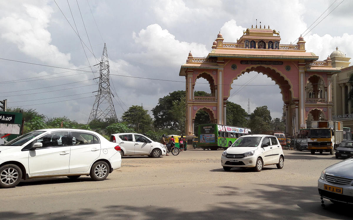 Motarists can use the rajarajeswari nagar arch to come out only from RR Nagar as the new road being construction next to sewage plant to enter RR Nagar in Bengaluru.