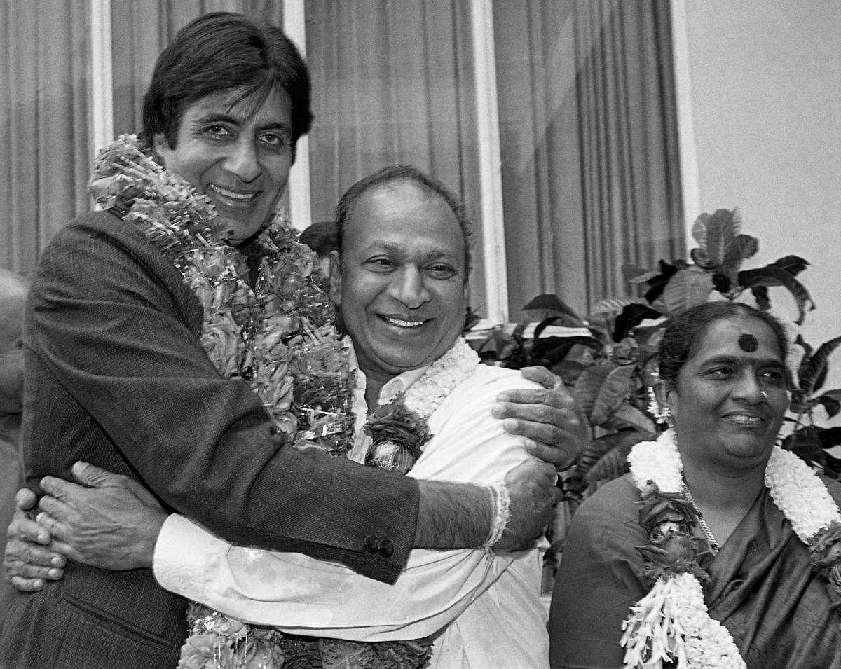 Amitabh Bachchan and Rajkumar met at the latter’s house in Sadashivanagar, Bengaluru, on August 25, 1996. 