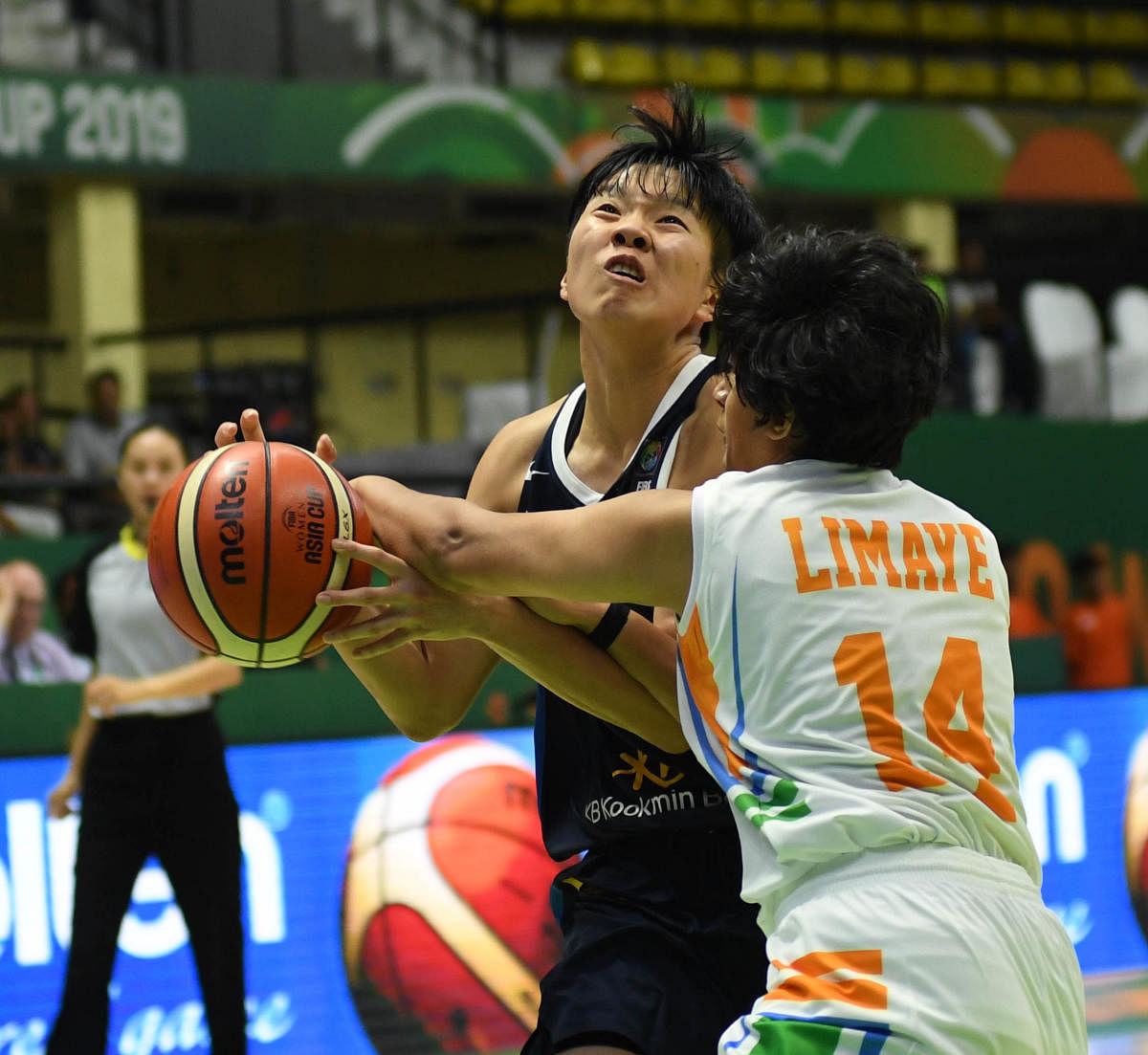 Limaye of India (left) attempts to stop South Korea's An Jin during their Group A clash at the Sree Kanteerava stadium on Wednesday. DH PHOTO/BH SHIVAKUMAR