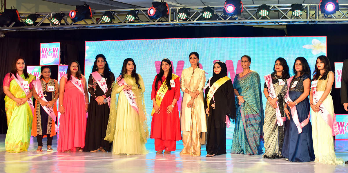 Actor and fitness enthusiast Shilpa Shetty Kundra with winners of ‘Wow Mom contest’ organised to mark the launch of Kasturba Medical College’s ‘Woman & Child Centre’ at TMA Pai International Convention Centre in Mangaluru on Thursday.