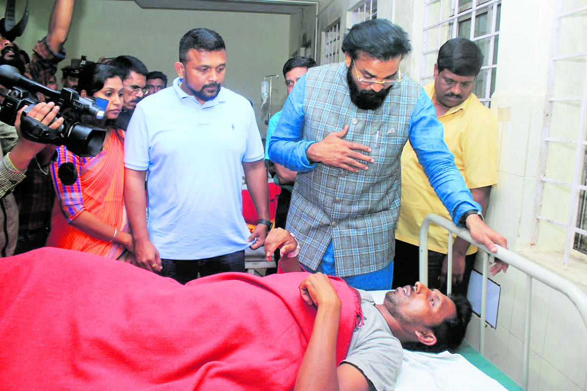 Health Minister B Sreeramulu visited the Government District Hospital in Madikeri and enquired about the health of patients.