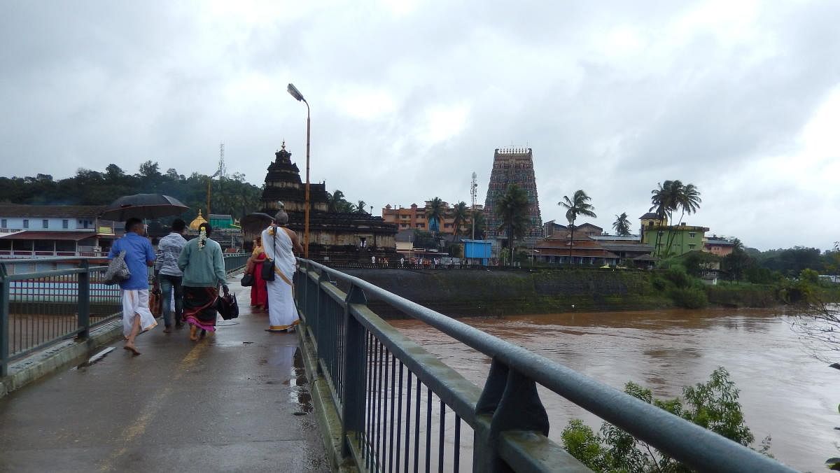 The bridge across River Tunga