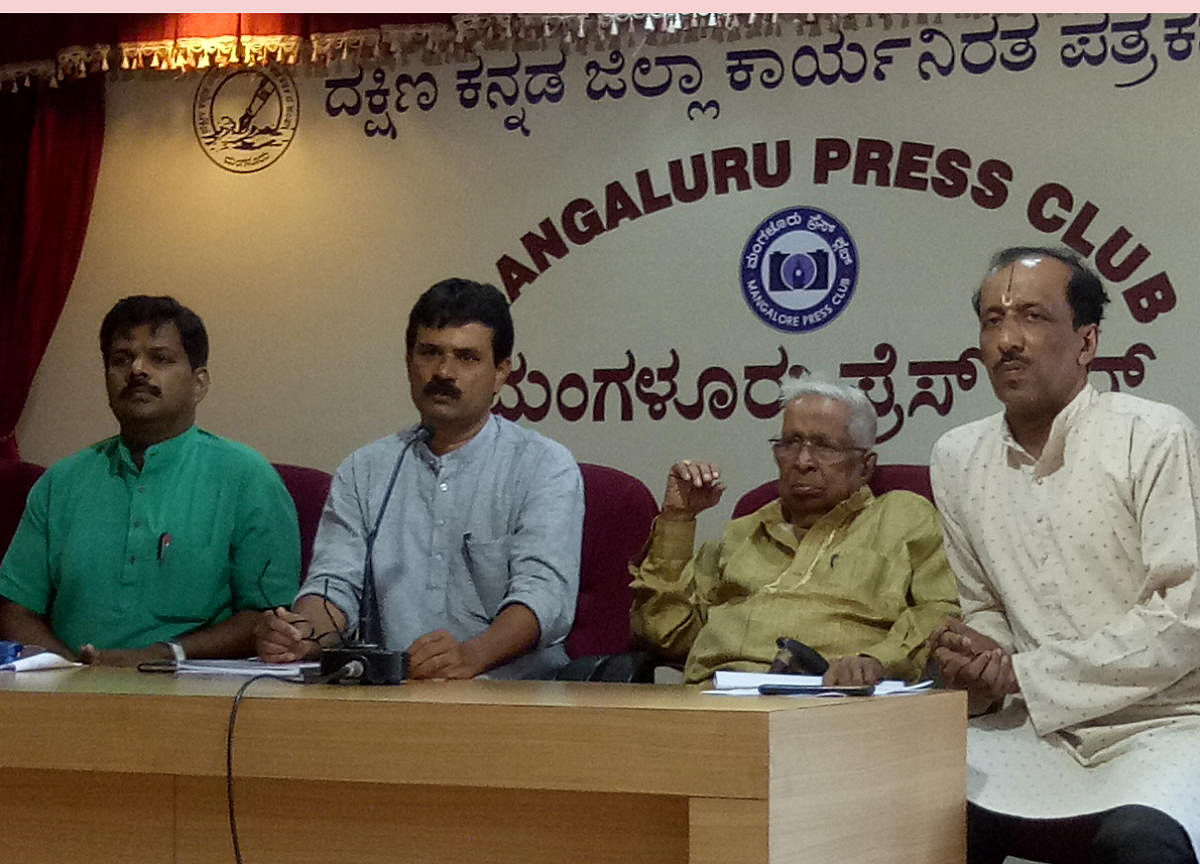 Dr Sundara Kenaje, convener of Yaksha Shiksha Yojane and former member of Karnataka Yakshagana mathu Bayalata Academy, speaks to mediapersons at Press Club in Mangaluru on Saturday.
