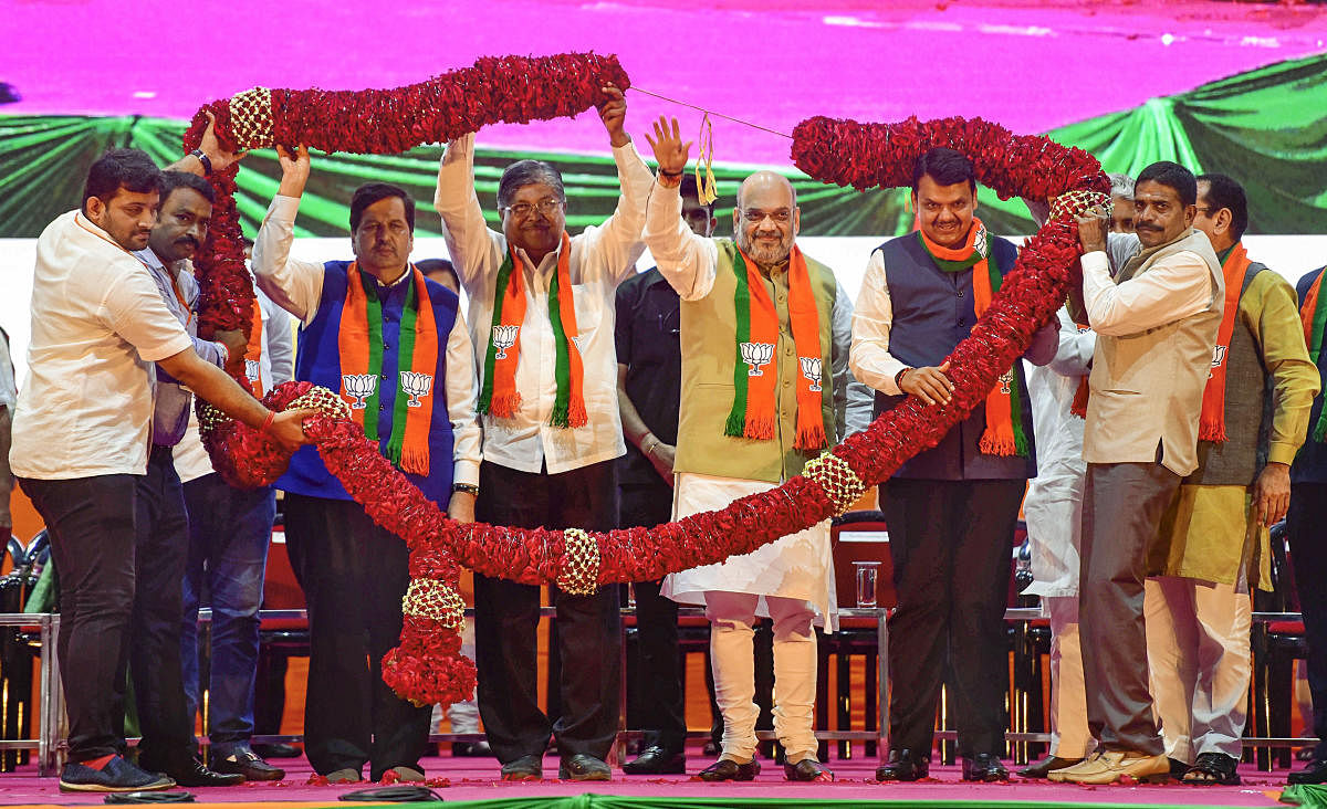 Mumbai: Home Minister Amit Shah being garlanded during a rally on the Centre's decision to abrogate Article 370 in Jammu and Kashmir and to campaign for next month's Maharashtra Assembly polls, in Mumbai, Sunday, Sept. 22, 2019. (PTI Photo)(PTI9_22_2019_0
