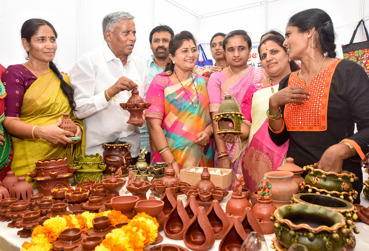 Women and Child Development Minister Shashikala Annasaheb Jolle interacts with artisans at the inauguration of Mahila Dasara at JK Ground in Mysuru on Monday. District In-charge Minister V Somanna, MLA L Nagendra, corporator Pramila Bharath, Zilla Panchay