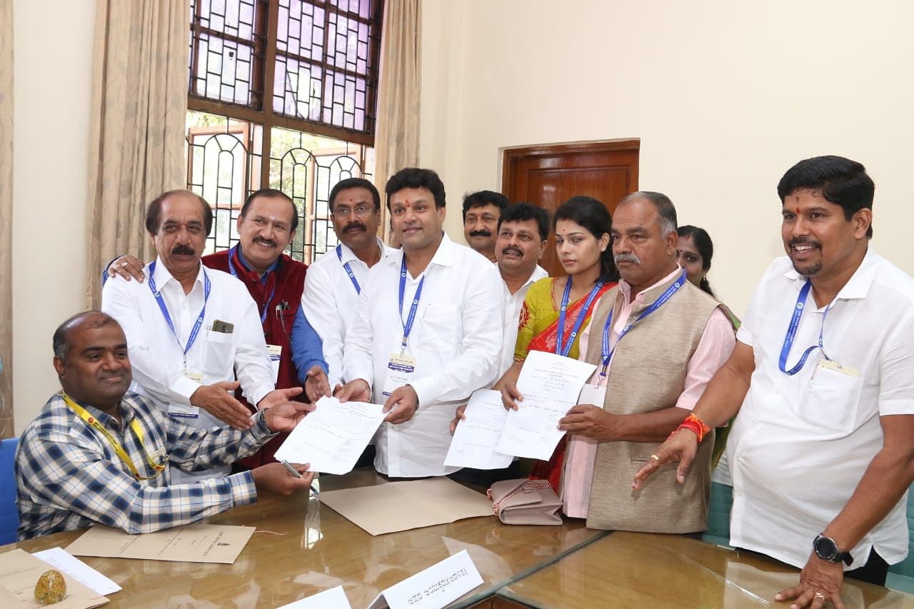 BJP's Gowtham Kumar files nomination for the Mayoral post. (DH Photo)