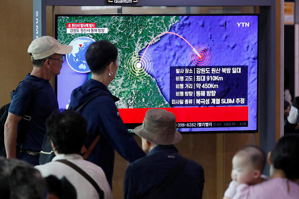 People watch a TV broadcasting a news report on North Korea firing a missile that is believed to be launched from a submarine, in Seoul. (Photo/Reuters)