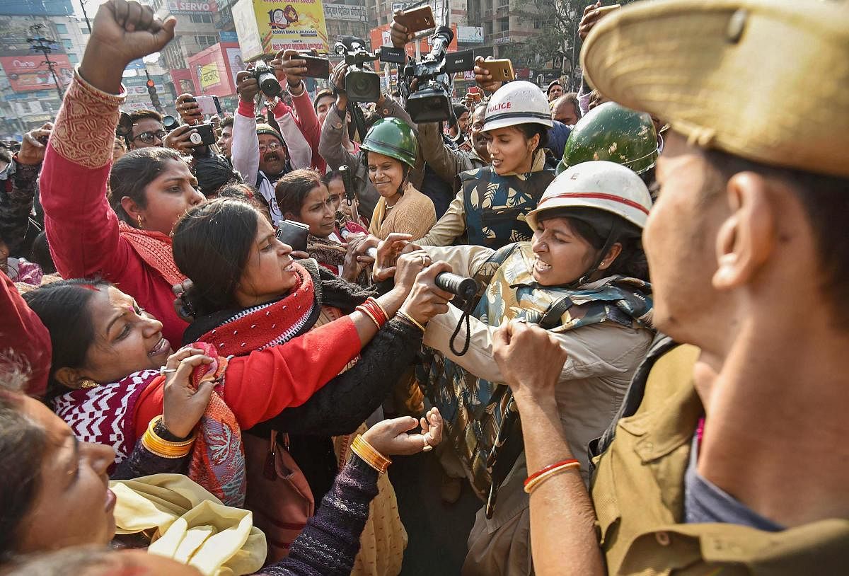  Police personnel clash with protesting Anganwadi volunteers during the 48-hour-long nationwide general strike called by central trade unions protesting against the "anti-people" policies of the Centre, in Patna on Jan 8, 2019. Photp/PTI