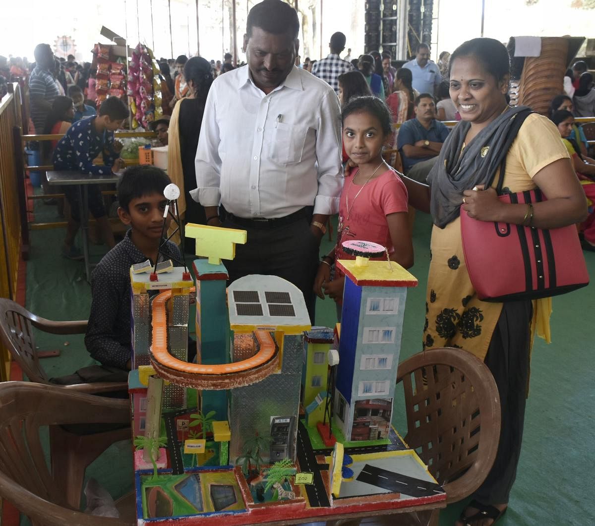 A science model at Makkala Dasara draws the attention of visitors at Gandhi Maidan in Madikeri.