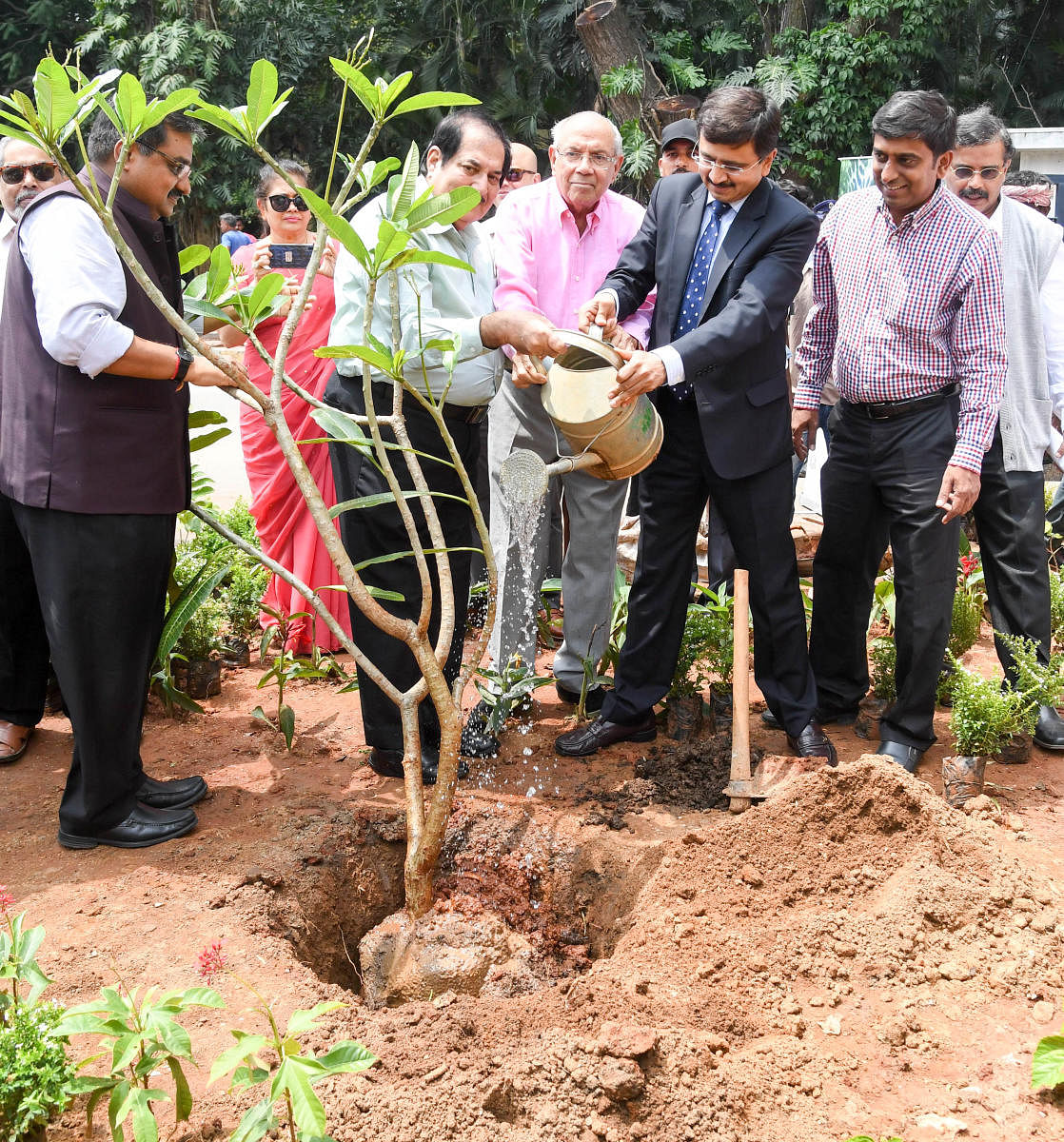 Arjun Menda, Chairman, Menda Foundation and Dr Ramachandra, Director Kidwai Institute of Oncology, are  plant a sapling in the premises of Kidwai Memorial Oncology Institute. Photo/ B H Shivakumar