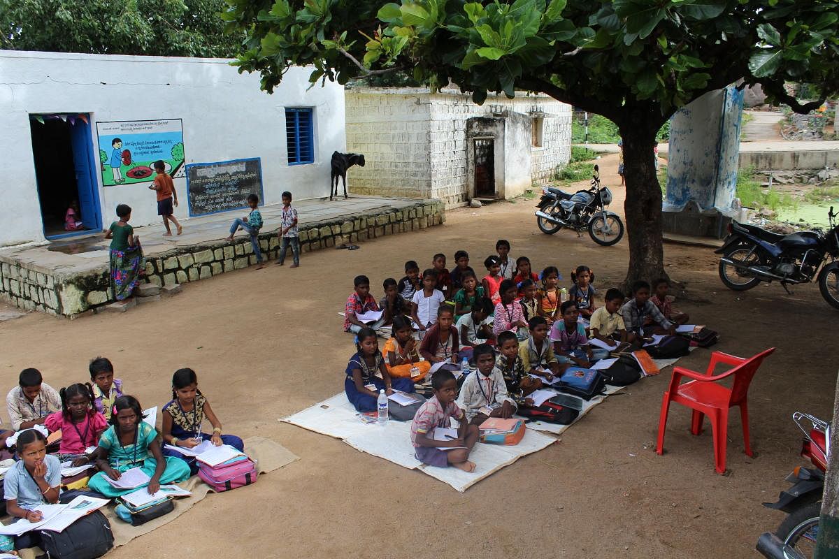 (Left) Government primary school students of Horatur village in Wadagera taluk in Yadgir district attend classes under the shade of trees as the schoolbuilding is unsafe for use; patients in a public health centre, which does not have a doctor, in Yadgir